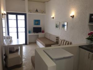 Телевизор и/или развлекательный центр в Mare Vista Hotel - Epaminondas