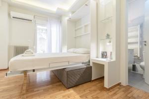 Posteľ alebo postele v izbe v ubytovaní Cozy Flat with Terrace & Patio, next to Lycabettus