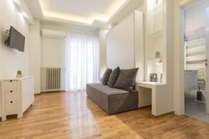 Telewizja i/lub zestaw kina domowego w obiekcie Cozy Flat with Terrace & Patio, next to Lycabettus