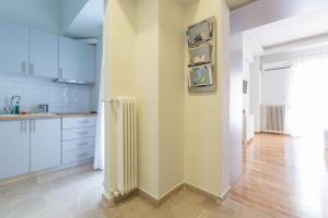 Kuchnia lub aneks kuchenny w obiekcie Cozy Flat with Terrace & Patio, next to Lycabettus