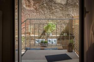 Balkón alebo terasa v ubytovaní Cozy Flat with Terrace & Patio, next to Lycabettus