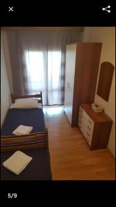 Posteľ alebo postele v izbe v ubytovaní Žal Beach Apartments