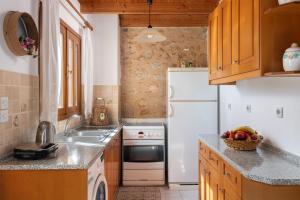 Gallery image of Little Karafillias Chalki House in Halki