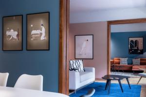 Posezení v ubytování The H Experience Boutique Apartments Athens - free parking and fiber internet