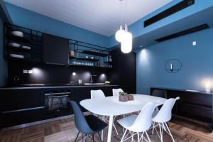 Kuchyň nebo kuchyňský kout v ubytování The H Experience Boutique Apartments Athens - free parking and fiber internet