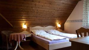 Postel nebo postele na pokoji v ubytování Gästehaus "Gisela" im fürstlichen Fischhaus