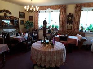 Restaurace v ubytování Gästehaus "Gisela" im fürstlichen Fischhaus