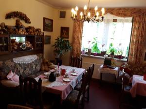 Restaurace v ubytování Gästehaus "Gisela" im fürstlichen Fischhaus