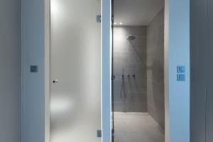 Koupelna v ubytování The H Experience Boutique Apartments Athens - free parking and fiber internet