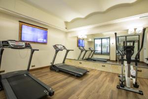 Fitness centrum a/nebo fitness zařízení v ubytování Hotel Diament Plaza Gliwice