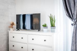 TV a/nebo společenská místnost v ubytování Apartments Tanya
