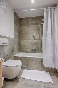 Ένα μπάνιο στο Business Hotel Maier