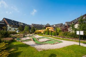 Vonkajšia záhrada v ubytovaní Sandra Spa Karpacz & Aquapark
