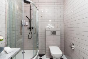 Ένα μπάνιο στο Sleepway Apartments - English Dream