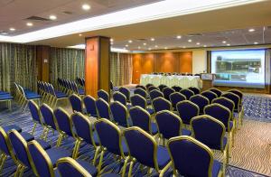 Бизнес-центр и/или конференц-зал в Ajax Hotel