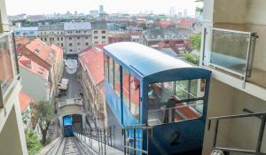 Výhľad na mesto Záhreb alebo výhľad na mesto priamo z apartmánu