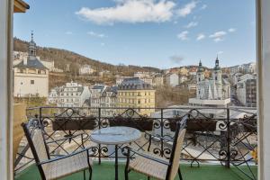 Nespecifikovaný výhled na hory nebo výhled na hory při pohledu z hotelu