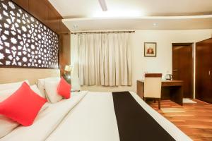 Katil atau katil-katil dalam bilik di OYO Townhouse 537 Regent Intercontinental