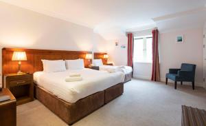 Ліжко або ліжка в номері Schull Harbour Hotel & Leisure Centre