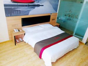 Katil atau katil-katil dalam bilik di Thank Inn Chain Hotel hebei zhangjiakou wanquan county kongjiazhuang bus station