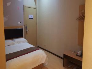 a hotel room with a bed and a desk at Thank Inn Chain Hotel Shanxi xianyang train station in Xianyang
