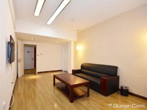 a living room with a couch and a coffee table at Thank Inn Chain Hotel henan zhengzhou fangte green expo park in Zhengzhou