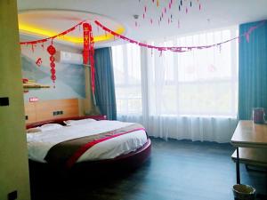 Letto o letti in una camera di Thank Inn Chain Hotel hebei qinhuangdao changli county dongshan garden