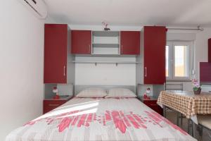 Posteľ alebo postele v izbe v ubytovaní Studio apartments Zloic in Krvavica