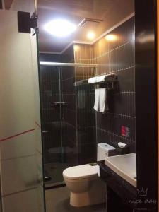 Koupelna v ubytování Thank Inn Chain Hotel hebei cangzhou botou city anshun street