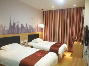 Katil atau katil-katil dalam bilik di Thank Inn Chain Hotel jiangsu xuzhou xinyi nanjing road