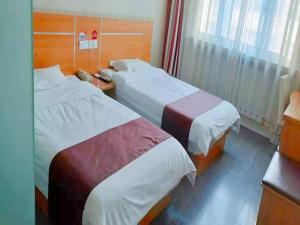 Säng eller sängar i ett rum på Thank Inn Chain Hotel hebei cangzhou huanghua state-owned bus station