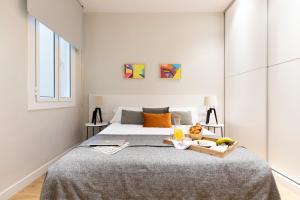 Postel nebo postele na pokoji v ubytování Aspasios Urquinaona Apartments