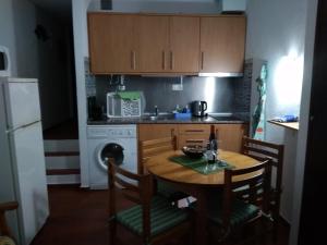 a small kitchen with a table and a stove at Apartamento Almargem in Conceição