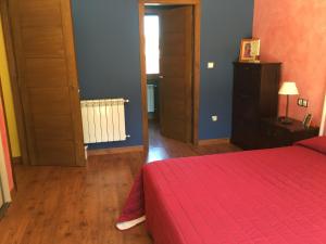 A bed or beds in a room at A PORTELA - Pereiro de Aguiar
