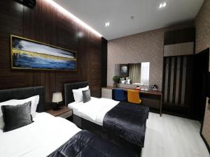 Tempat tidur dalam kamar di Home Boutique Hotel