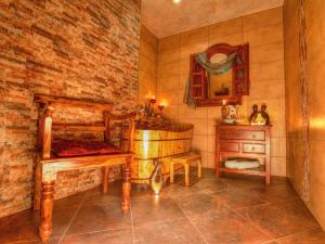 Afbeelding uit fotogalerij van Hotel Zameczek in Książ Wielki +44 foto's