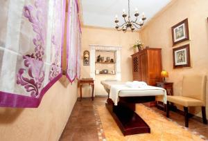 Afbeelding uit fotogalerij van Hotel Zameczek in Książ Wielki