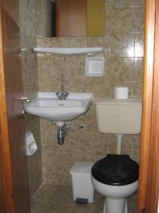 A bathroom at Avgoustina Venus Studios