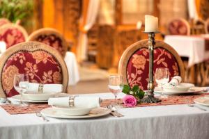 Afbeelding uit fotogalerij van Hotel Zameczek in Książ Wielki