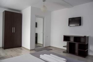 a white room with a bed and a mirror at Vila Albertino in Eforie Nord