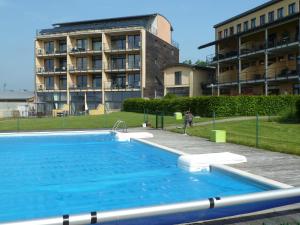 Bazén v ubytování Lac de l'Eau d'Heure appartement C23 Commodore Les Joséphines nebo v jeho okolí
