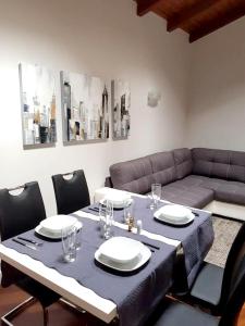 Ein Restaurant oder anderes Speiselokal in der Unterkunft One bedroom appartement with wifi at Siracusa 