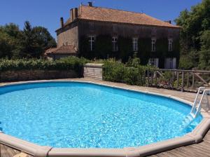 Kolam renang di atau dekat dengan The Gatehouse at the old forge