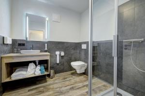 Ένα μπάνιο στο Hotel-Restaurant Bike&Snow Lederer +37 φωτογραφίες