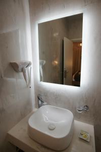 Kúpeľňa v ubytovaní Afrodite Luxury Rooms + 37 fotografií