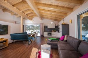 A seating area at Appartement Ahorn