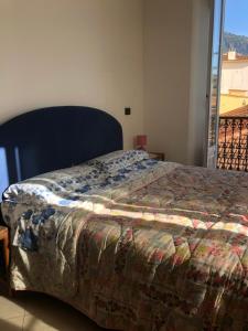 Ένα ή περισσότερα κρεβάτια σε δωμάτιο στο CASA VACANZA IN COSTA AZZURRA