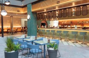 Restavracija oz. druge možnosti za prehrano v nastanitvi Holiday Inn London Heathrow - Bath Road, an IHG Hotel