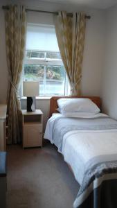 Postel nebo postele na pokoji v ubytování Connollys Apartment Doohamlet Castleblayney