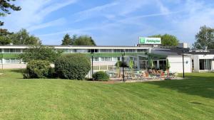 Zahrada ubytování Holiday Inn Lille Ouest Englos by IHG